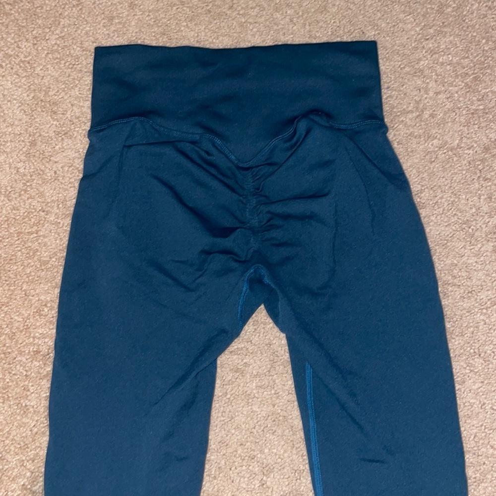 LEGGINGS WITH BUTT SCRUNCH